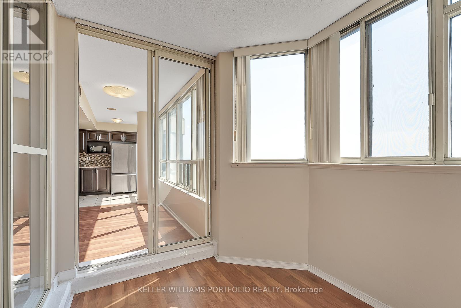 1402 - 400 Webb Drive, Mississauga, Ontario  L5B 3Z7 - Photo 18 - W13512952