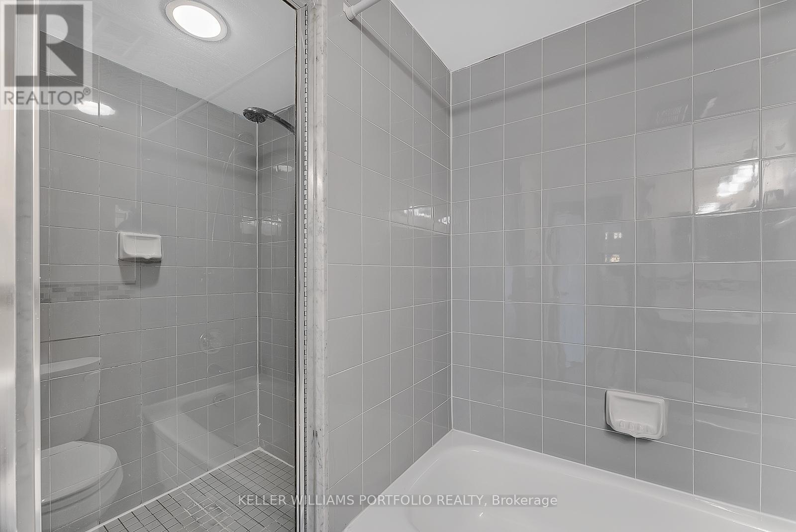 1402 - 400 Webb Drive, Mississauga, Ontario  L5B 3Z7 - Photo 21 - W13512952