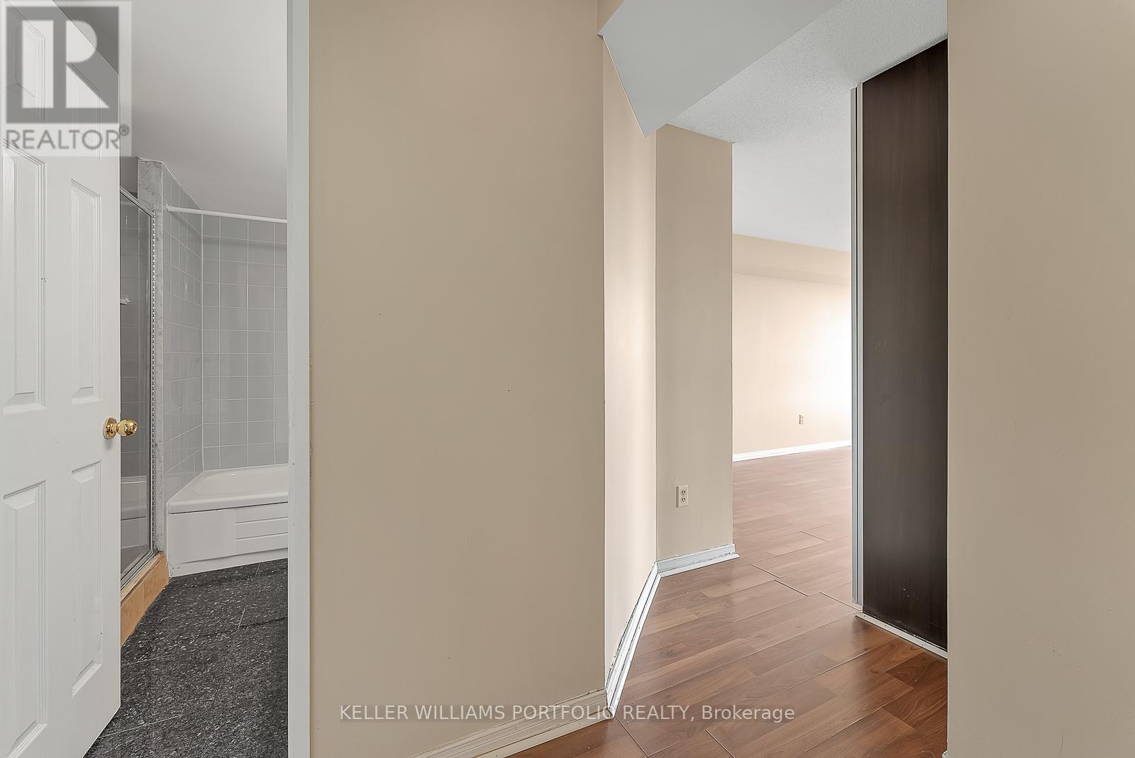1402 - 400 Webb Drive, Mississauga, Ontario  L5B 3Z7 - Photo 22 - W13512952