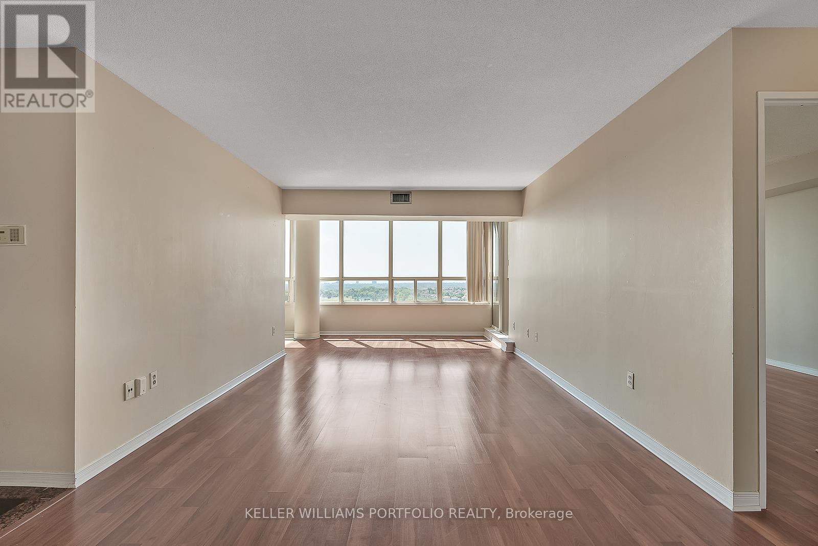 1402 - 400 Webb Drive, Mississauga, Ontario  L5B 3Z7 - Photo 6 - W13512952