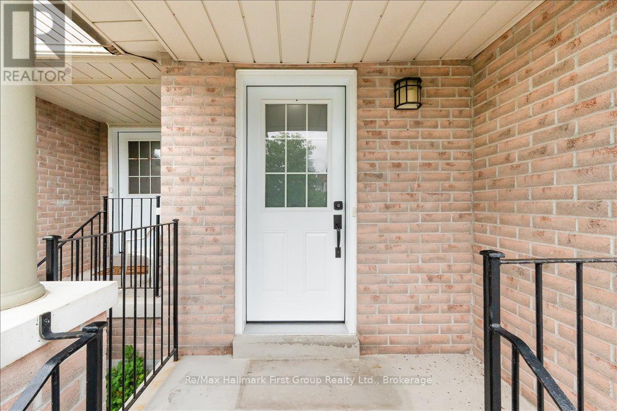 9 Alexis Way, Whitby, Ontario  L1R 2N9 - Photo 2 - E13513104