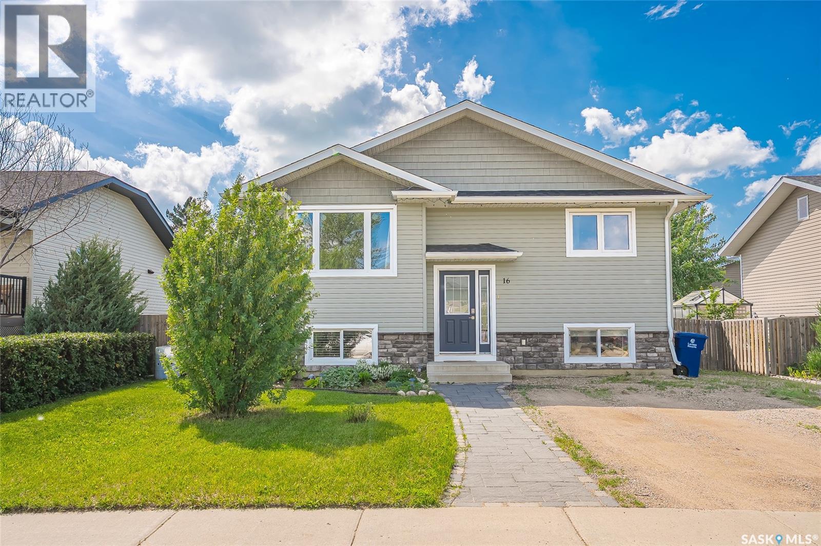 16 6th Avenue, Langham, Saskatchewan  S0K 2L0 - Photo 1 - SK041277