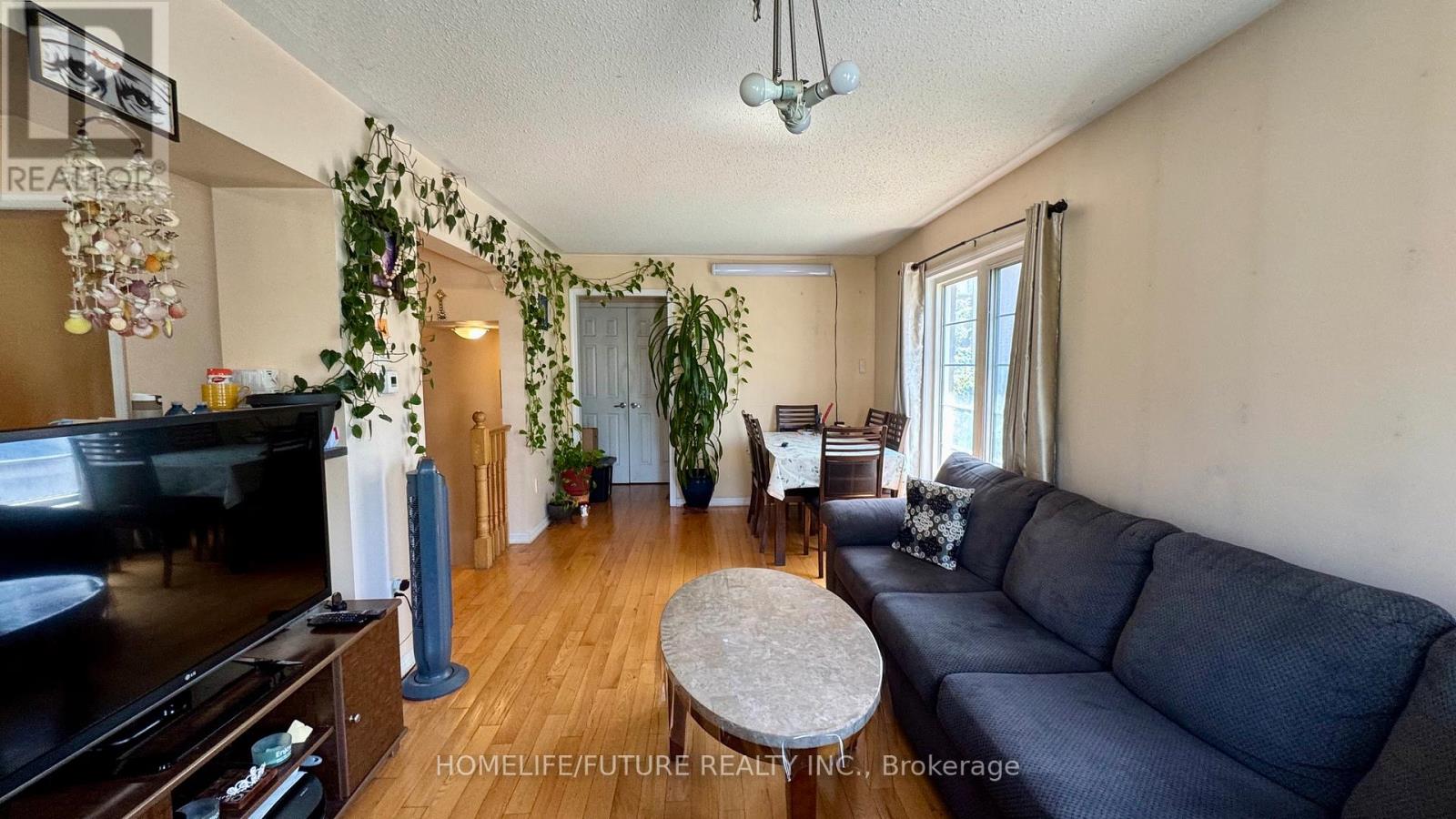 51 Mendelssohn Street, Toronto, Ontario  M1L 0B8 - Photo 5 - E13513058