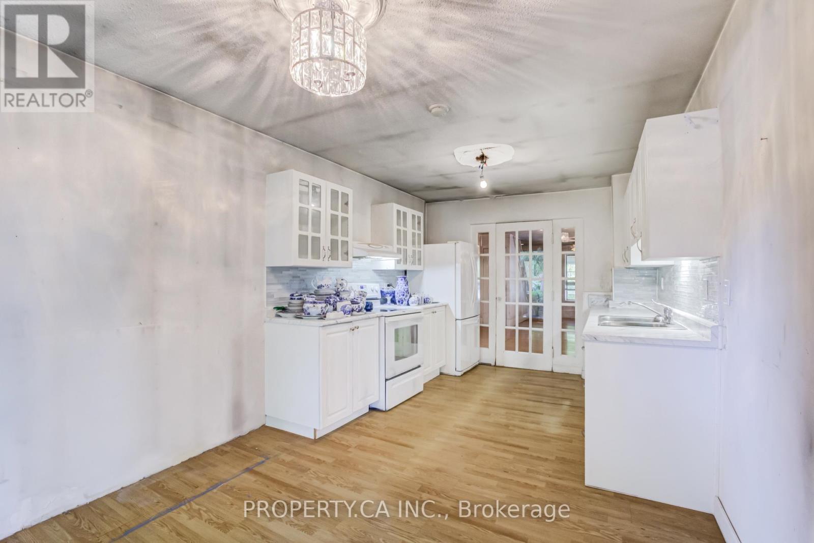597 Rhodes Avenue, Toronto, Ontario M4J 4X5 - Photo 10 - E13513336