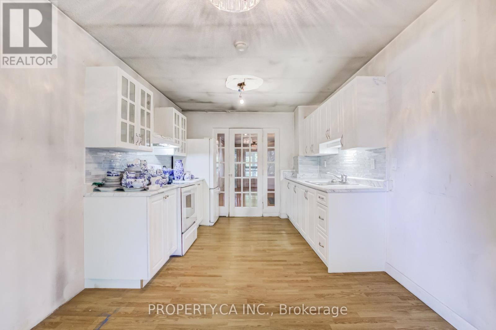 597 Rhodes Avenue, Toronto, Ontario M4J 4X5 - Photo 11 - E13513336