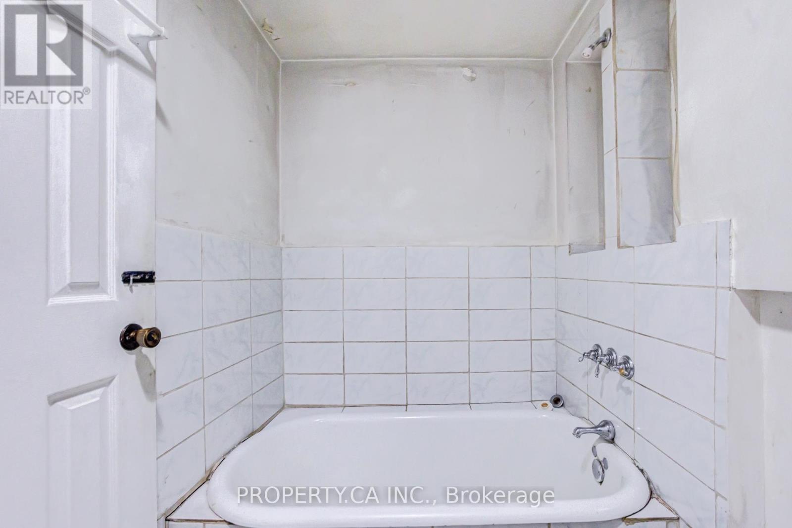 597 Rhodes Avenue, Toronto, Ontario M4J 4X5 - Photo 22 - E13513336