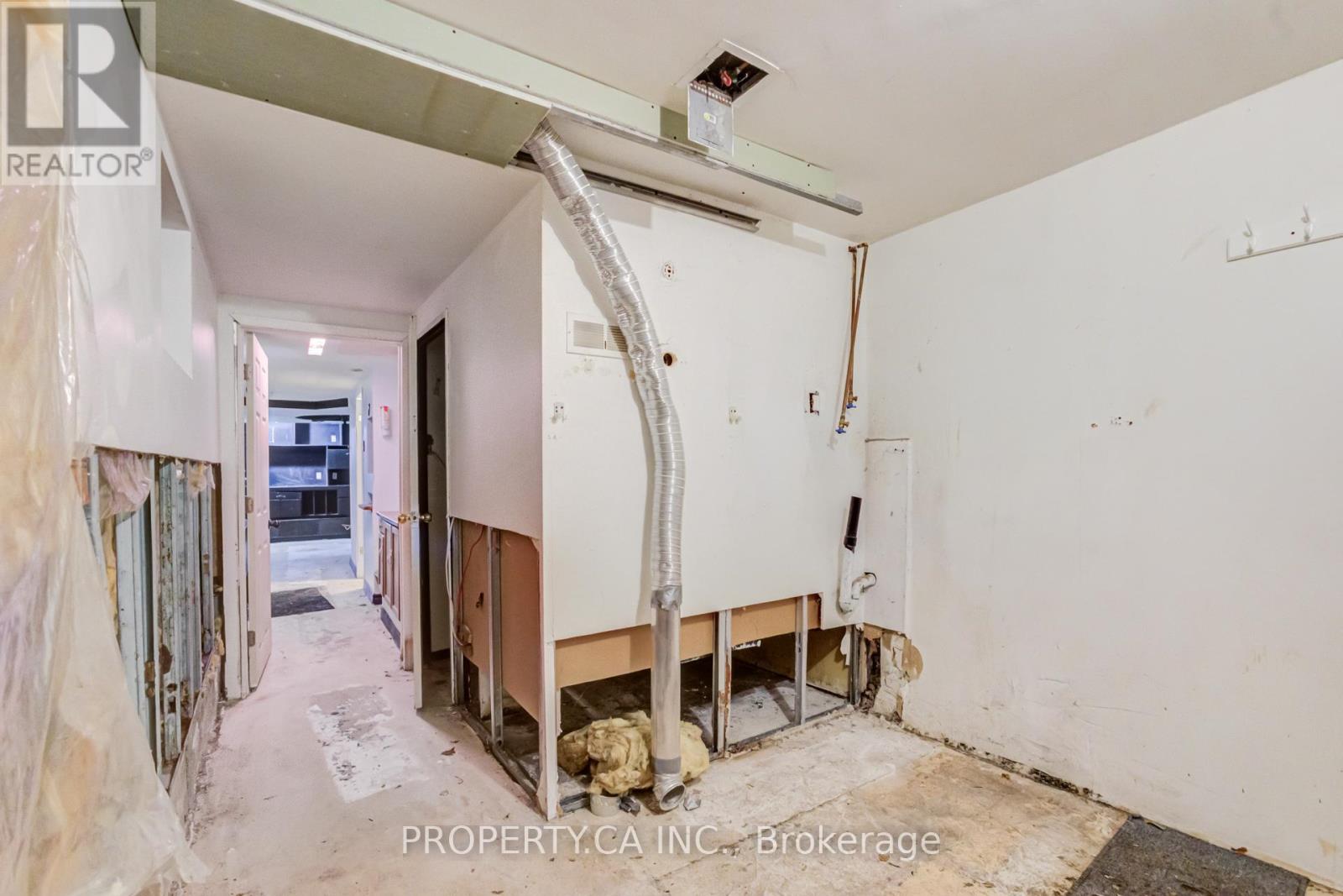 597 Rhodes Avenue, Toronto, Ontario M4J 4X5 - Photo 28 - E13513336