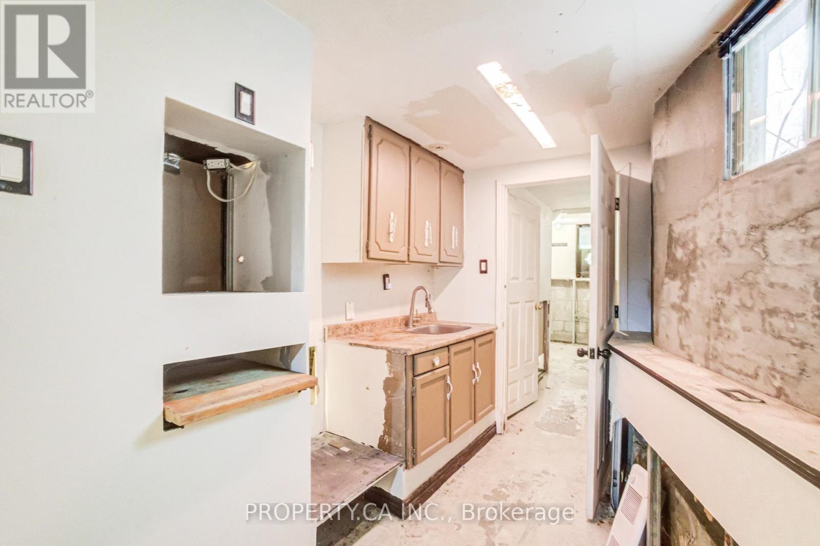 597 Rhodes Avenue, Toronto, Ontario M4J 4X5 - Photo 35 - E13513336