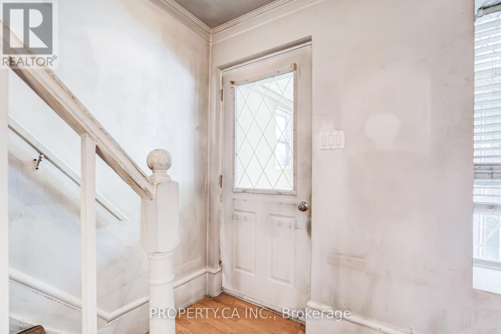 597 Rhodes Avenue, Toronto, Ontario M4J 4X5 - Photo 4 - E13513336