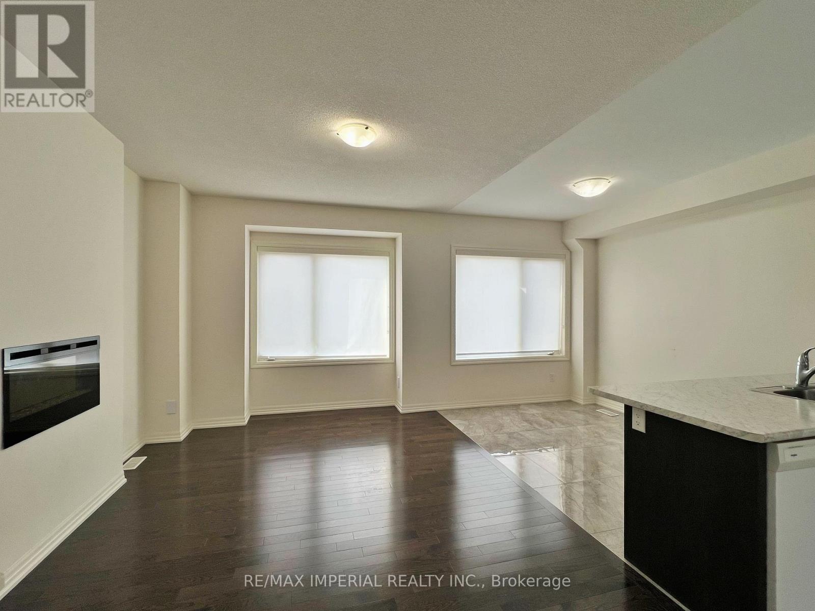 40 Vantage Loop Street, Newmarket, Ontario  L3X 0K6 - Photo 3 - N13513050