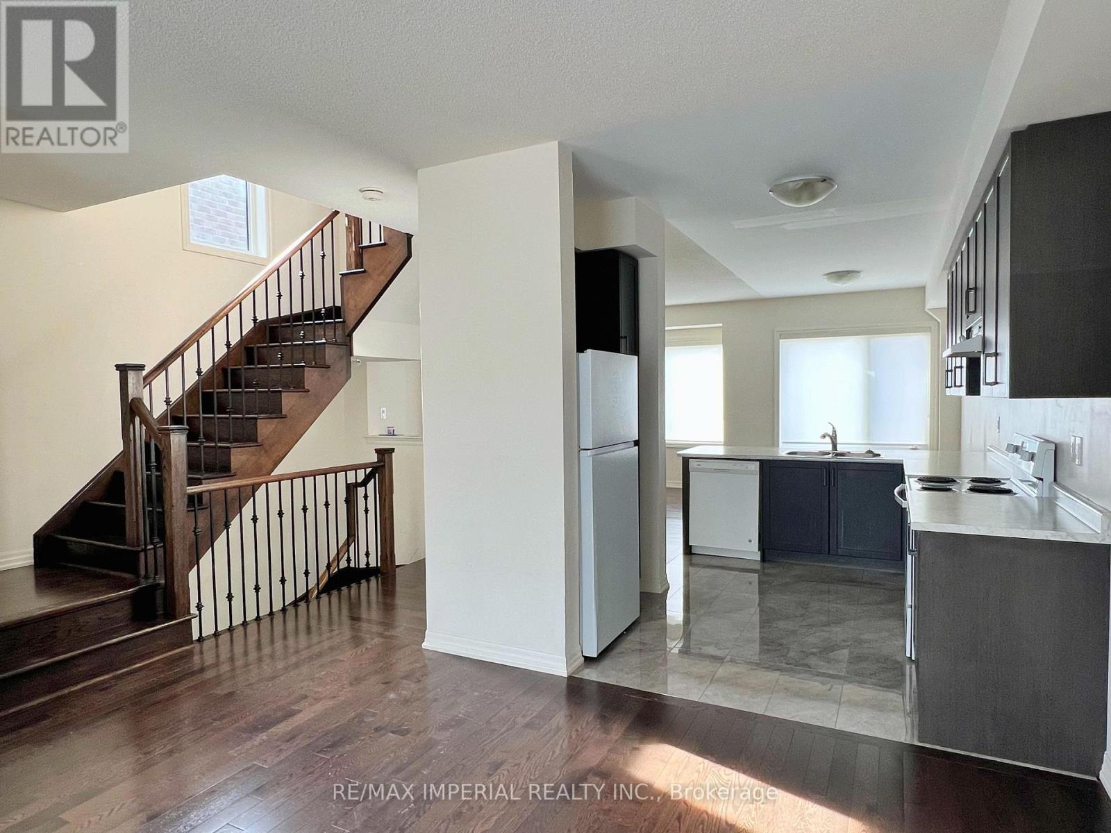 40 Vantage Loop Street, Newmarket, Ontario  L3X 0K6 - Photo 4 - N13513050