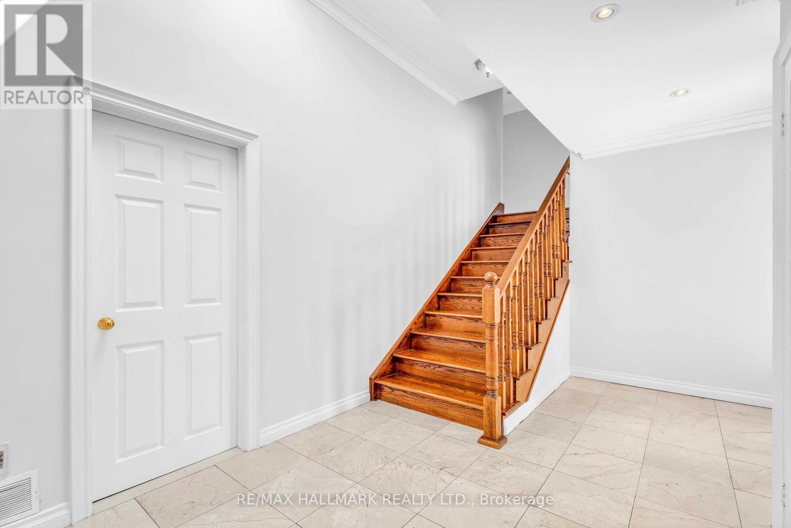 Main - 343 Elmwood Avenue, Richmond Hill, Ontario  L4C 1L7 - Photo 6 - N13513102