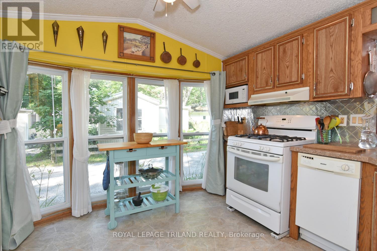 B11 - 9910 Northville Crescent, Lambton Shores, Ontario  N0M 2N0 - Photo 15 - X13513594