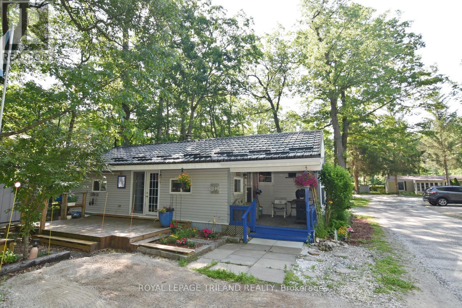 B11 - 9910 Northville Crescent, Lambton Shores, Ontario  N0M 2N0 - Photo 2 - X13513594