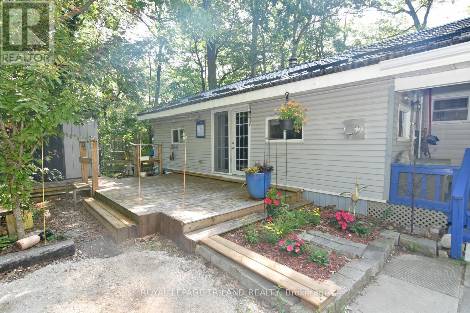 B11 - 9910 Northville Crescent, Lambton Shores, Ontario  N0M 2N0 - Photo 3 - X13513594
