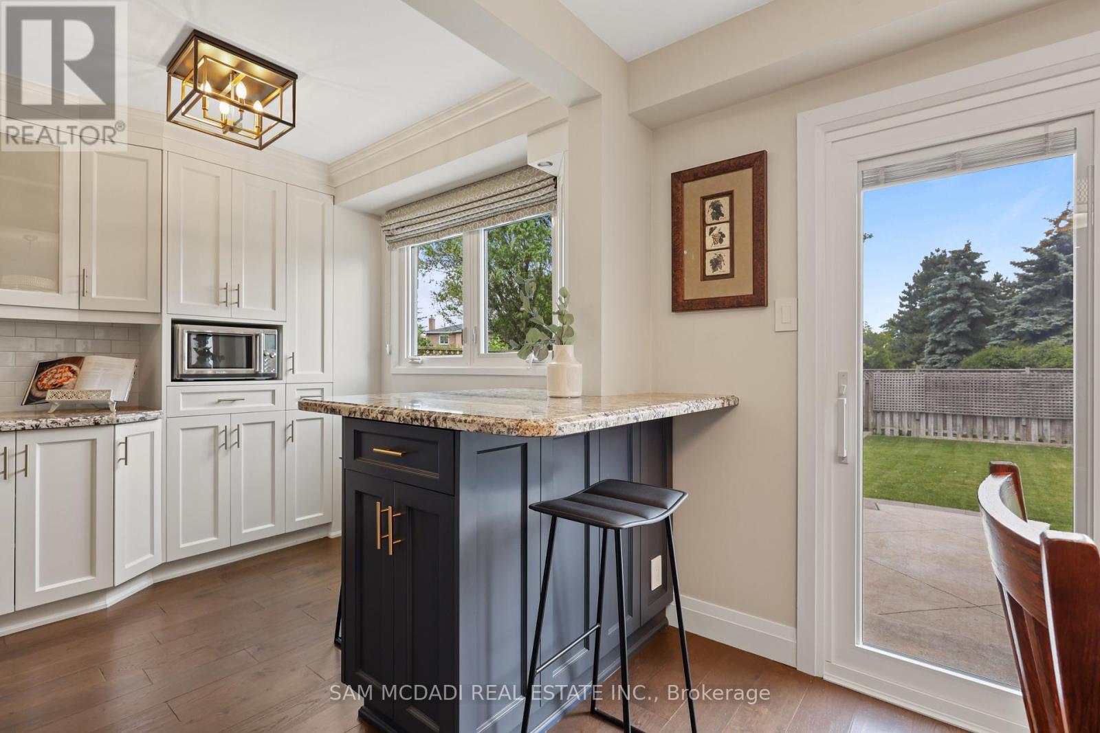 1541 Cuthbert Avenue, Mississauga, Ontario  L5M 3R6 - Photo 10 - W13513022