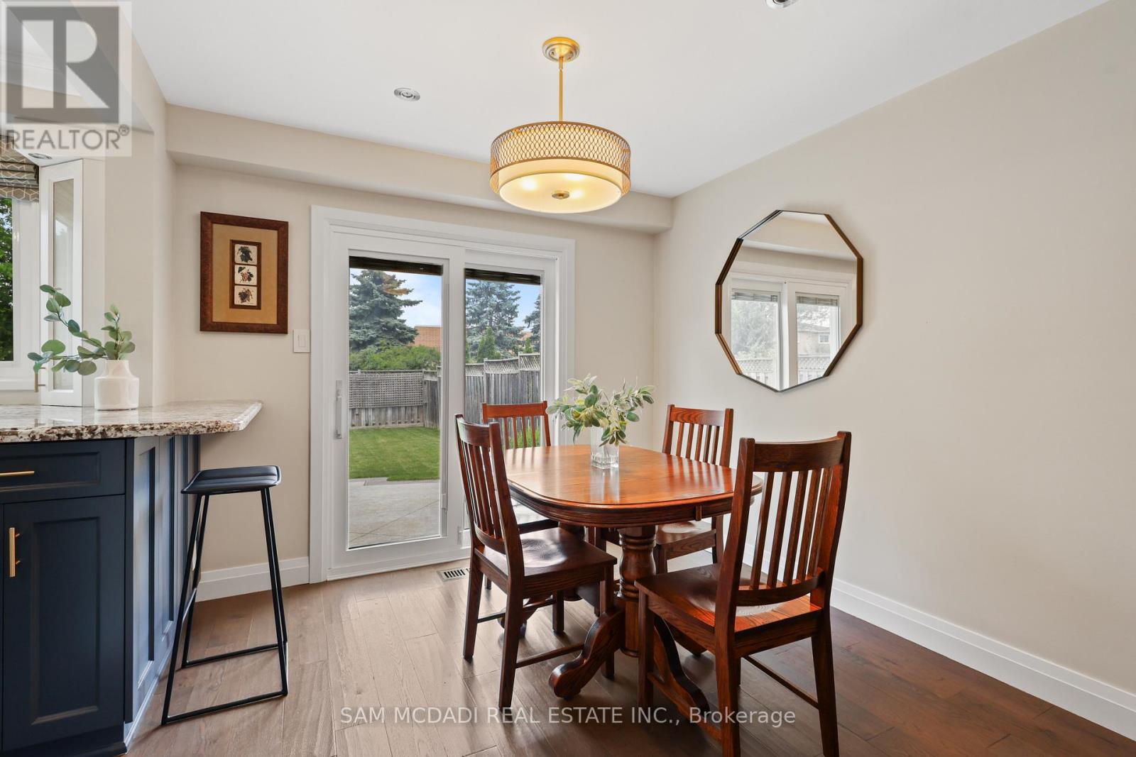 1541 Cuthbert Avenue, Mississauga, Ontario  L5M 3R6 - Photo 15 - W13513022