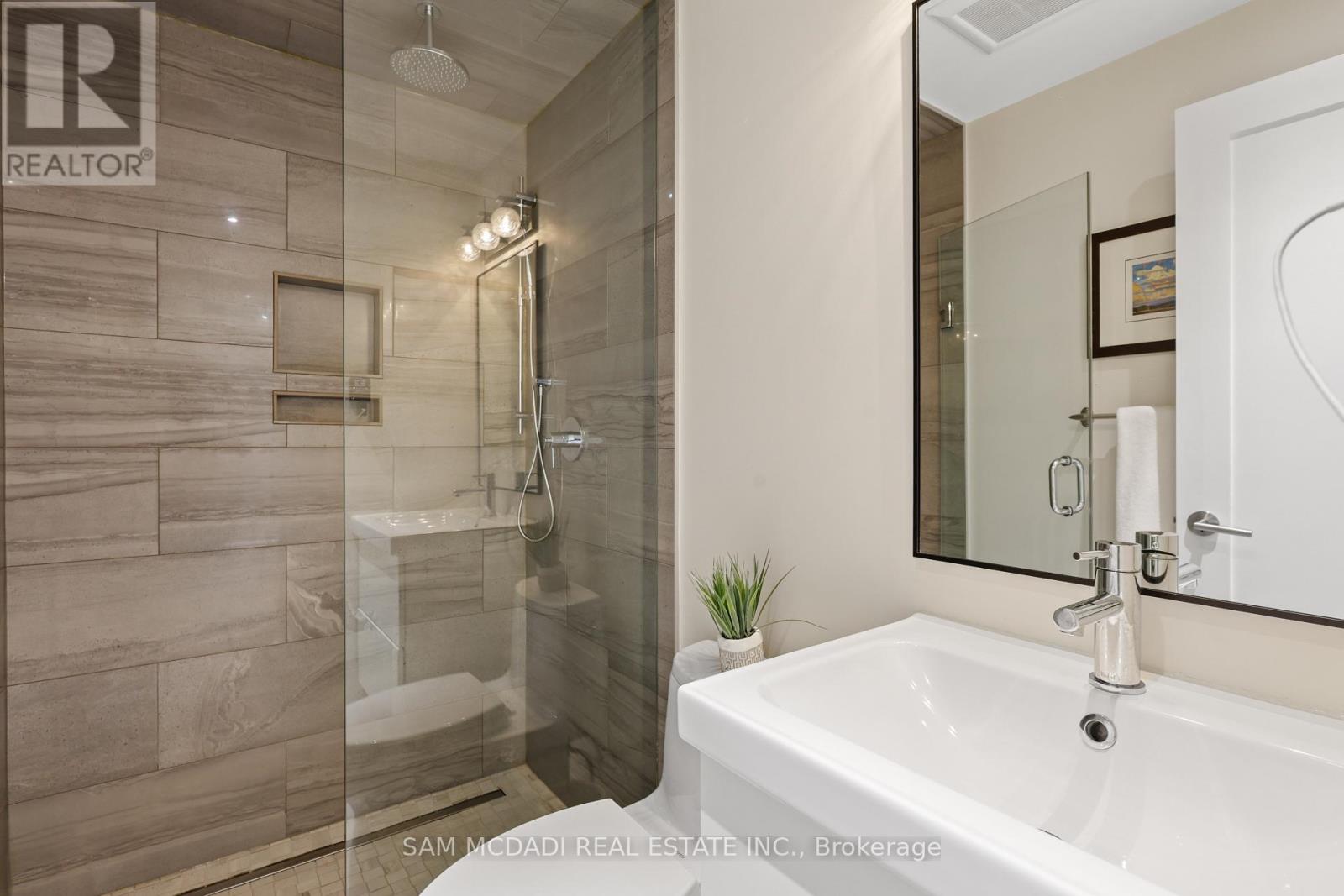 1541 Cuthbert Avenue, Mississauga, Ontario  L5M 3R6 - Photo 17 - W13513022