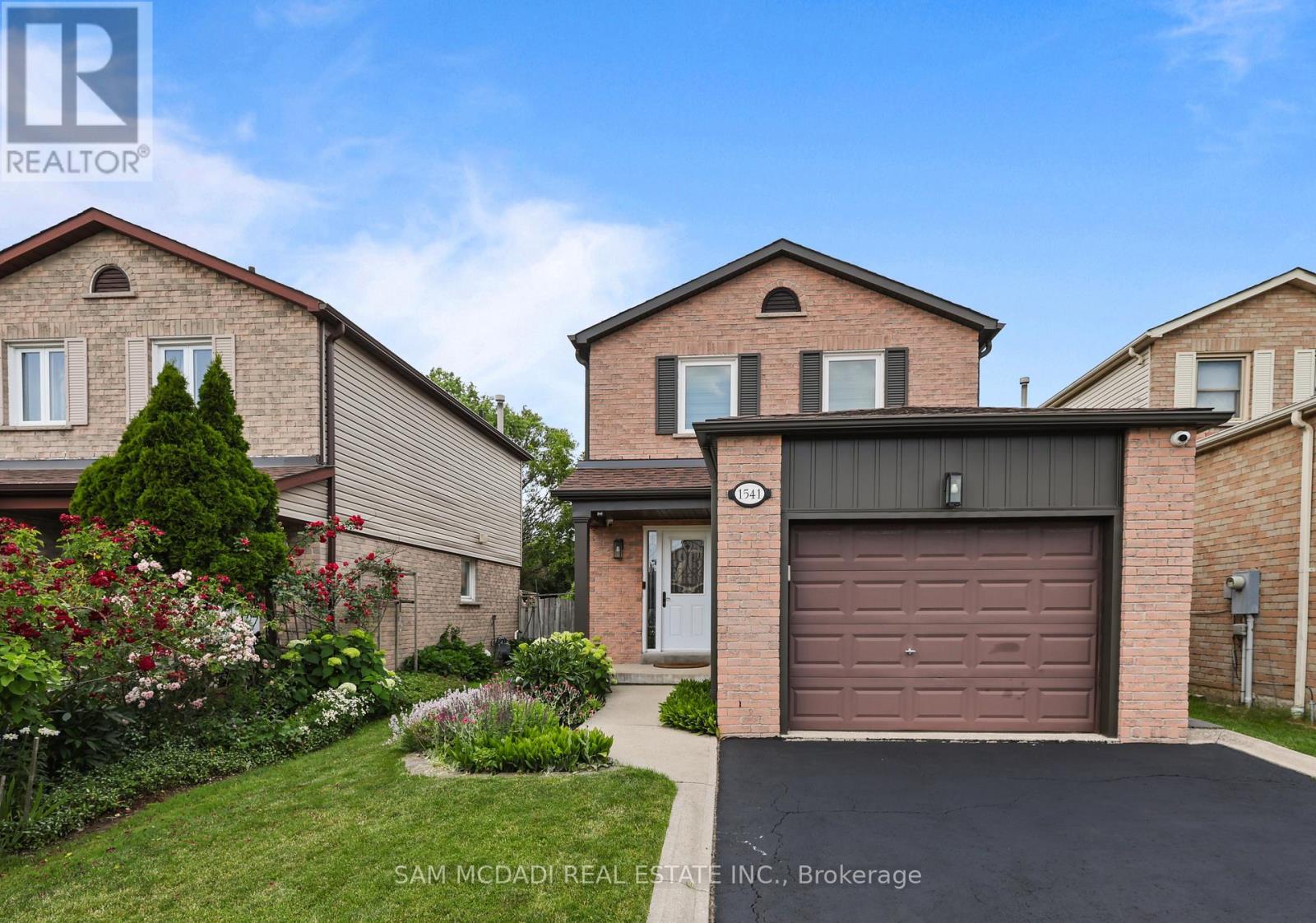 1541 Cuthbert Avenue, Mississauga, Ontario  L5M 3R6 - Photo 2 - W13513022