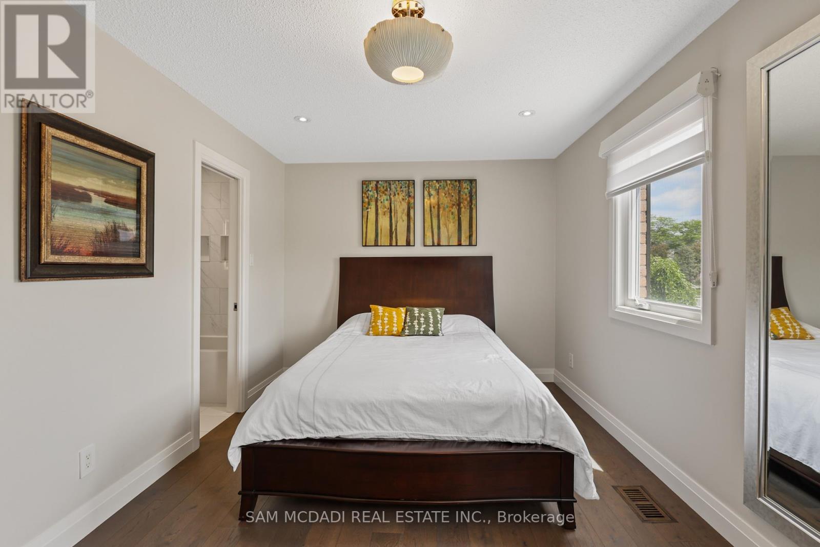 1541 Cuthbert Avenue, Mississauga, Ontario  L5M 3R6 - Photo 21 - W13513022