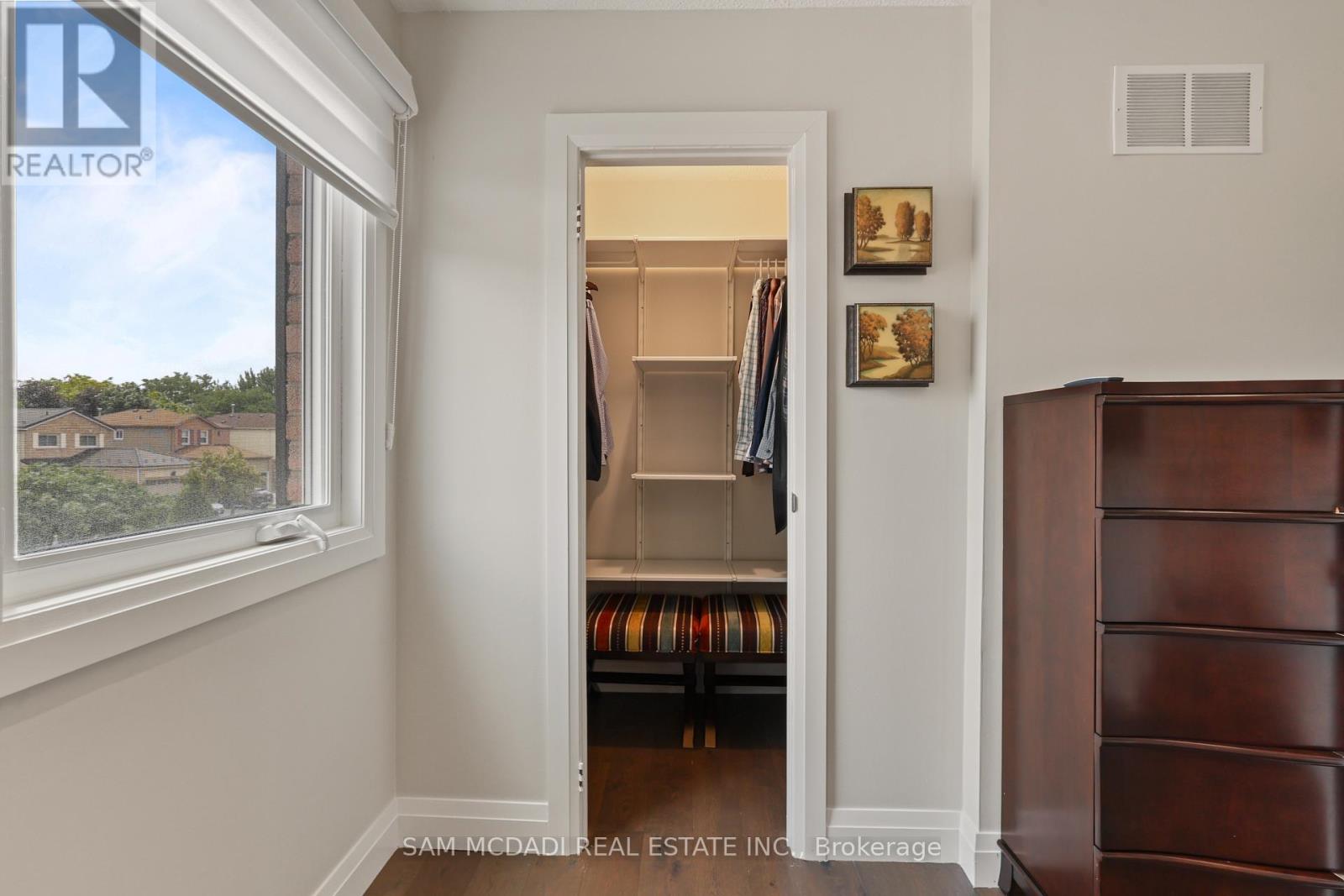 1541 Cuthbert Avenue, Mississauga, Ontario  L5M 3R6 - Photo 22 - W13513022