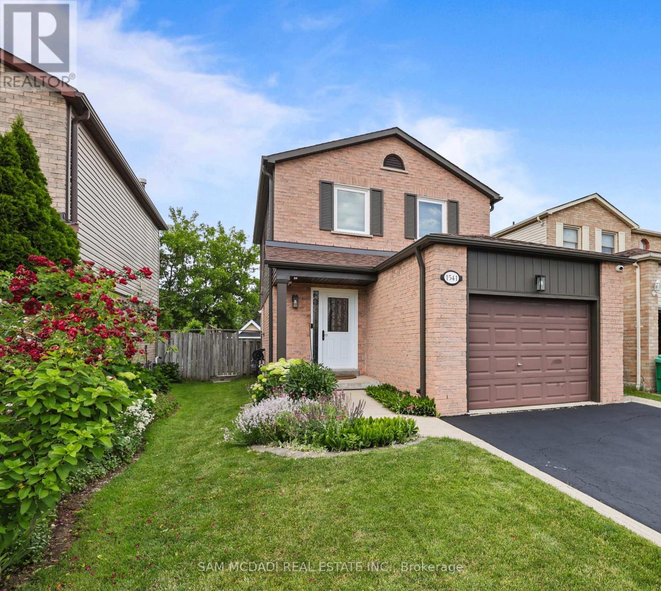 1541 Cuthbert Avenue, Mississauga, Ontario  L5M 3R6 - Photo 3 - W13513022