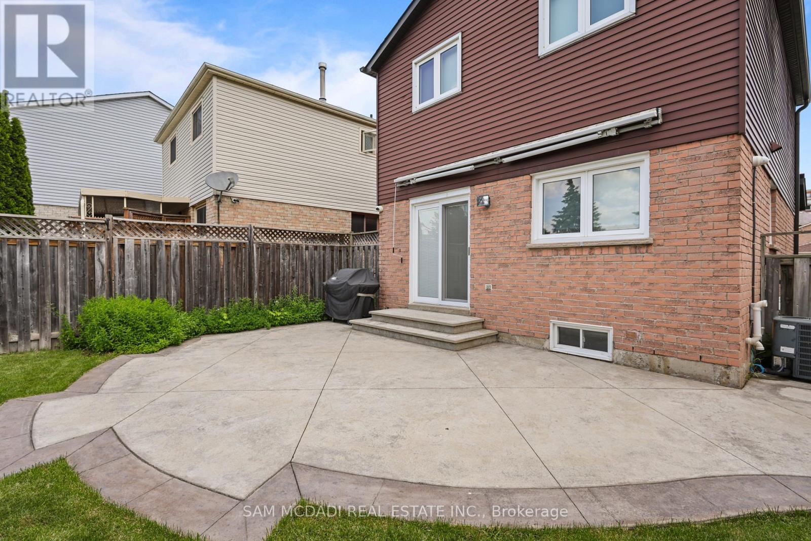1541 Cuthbert Avenue, Mississauga, Ontario  L5M 3R6 - Photo 38 - W13513022