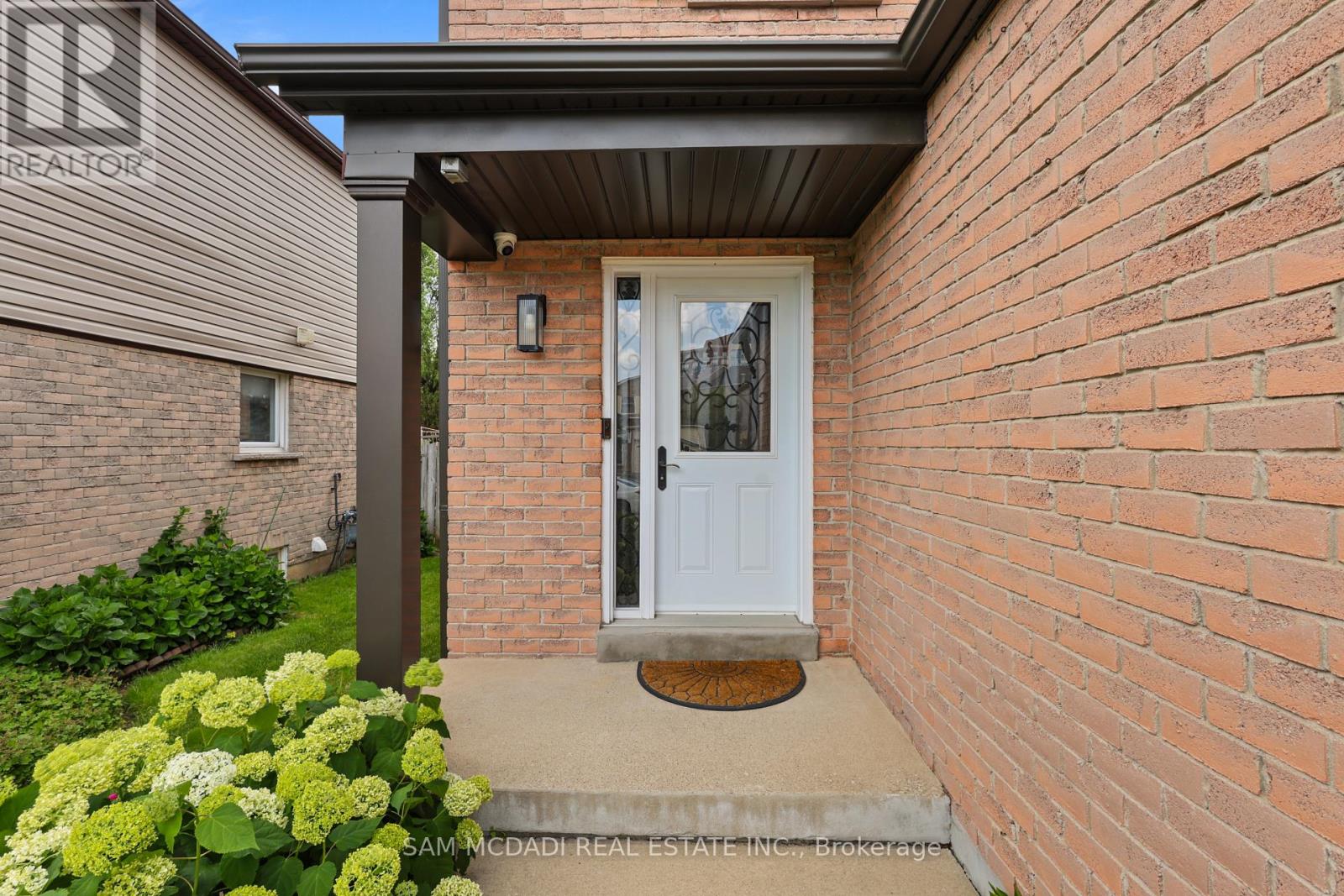 1541 Cuthbert Avenue, Mississauga, Ontario  L5M 3R6 - Photo 4 - W13513022