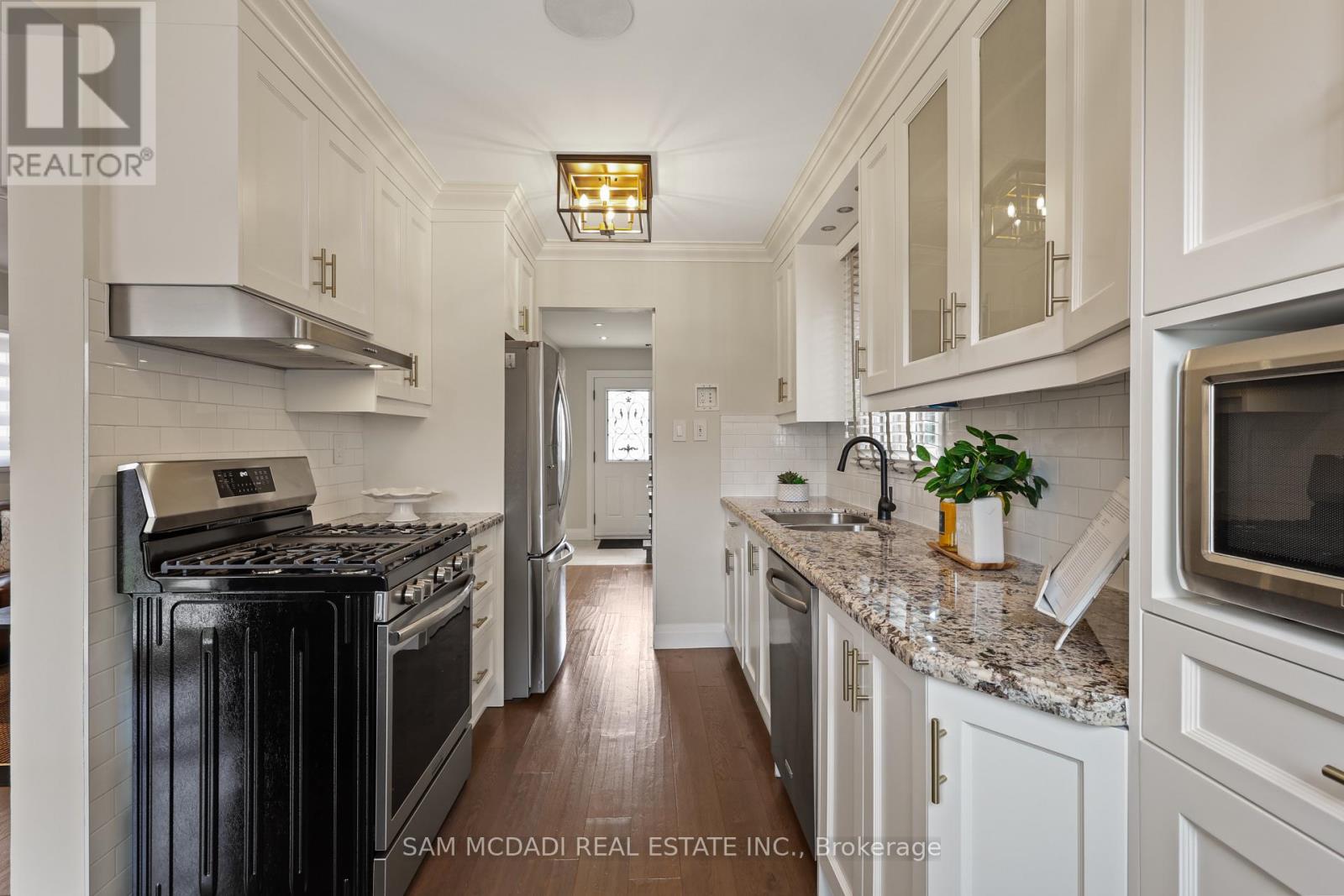 1541 Cuthbert Avenue, Mississauga, Ontario  L5M 3R6 - Photo 7 - W13513022