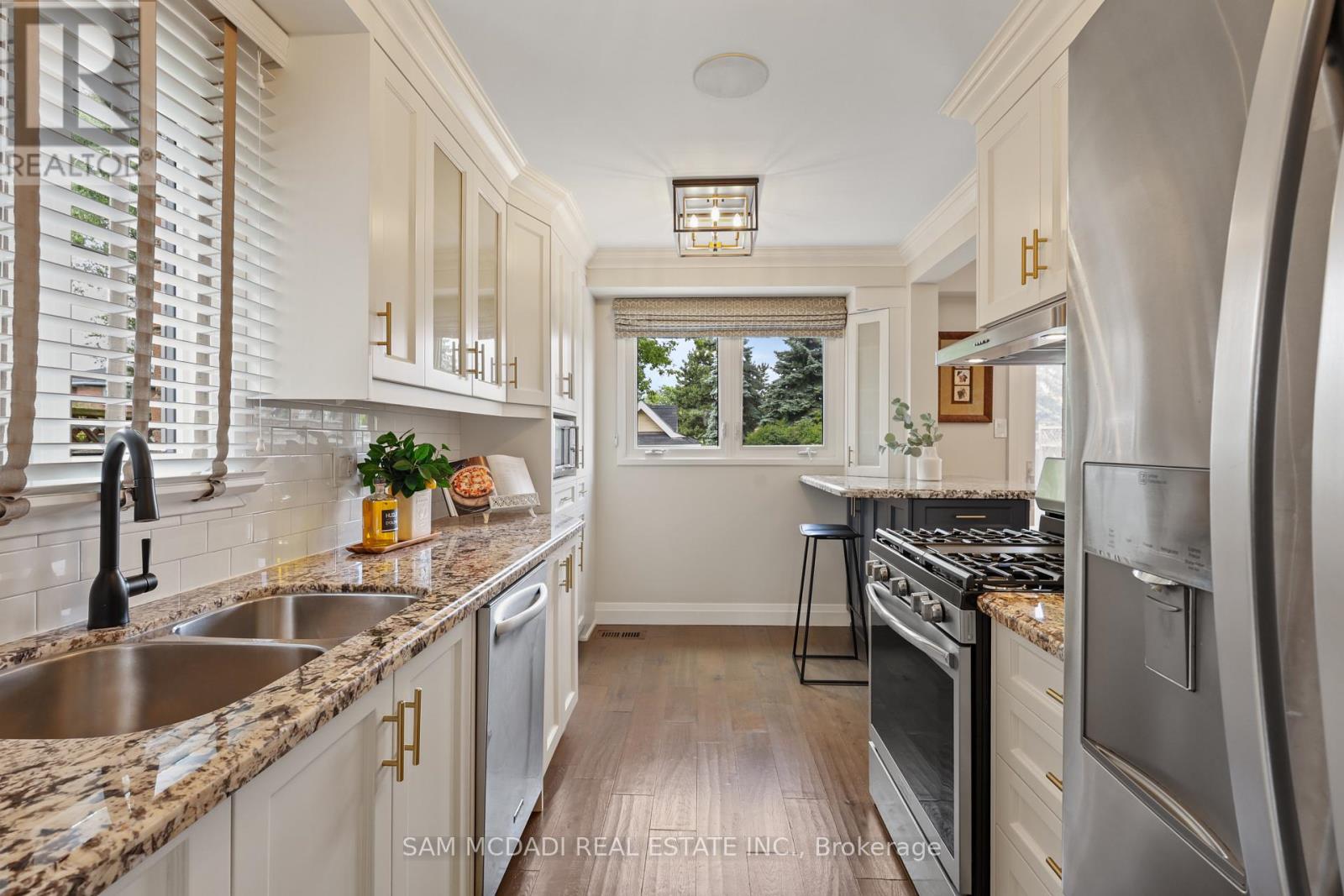1541 Cuthbert Avenue, Mississauga, Ontario  L5M 3R6 - Photo 8 - W13513022
