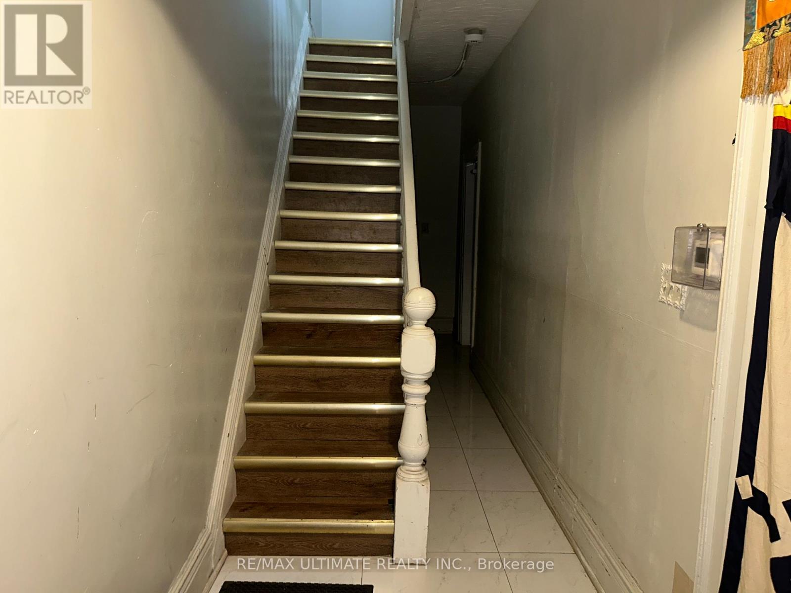 2nd Floor - 120 Lansdowne Avenue, Toronto, Ontario  M6K 2V9 - Photo 2 - W13513070