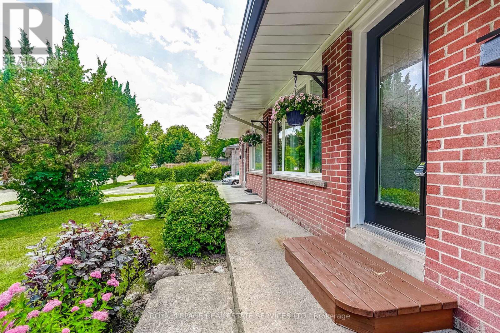 2651 Hollington Crescent, Mississauga, Ontario  L5K 1E8 - Photo 2 - W13513348