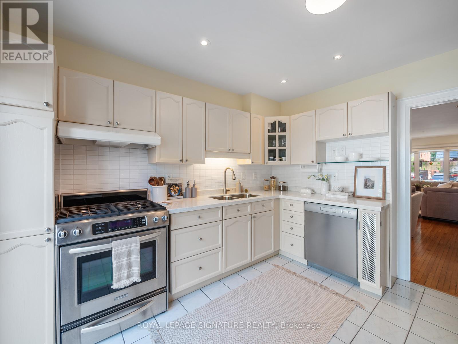 4 Kimbourne Avenue, Toronto, Ontario  M4J 4J2 - Photo 13 - E13512460