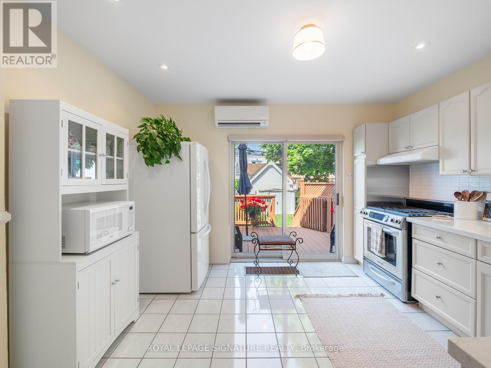 4 Kimbourne Avenue, Toronto, Ontario  M4J 4J2 - Photo 11 - E13512460