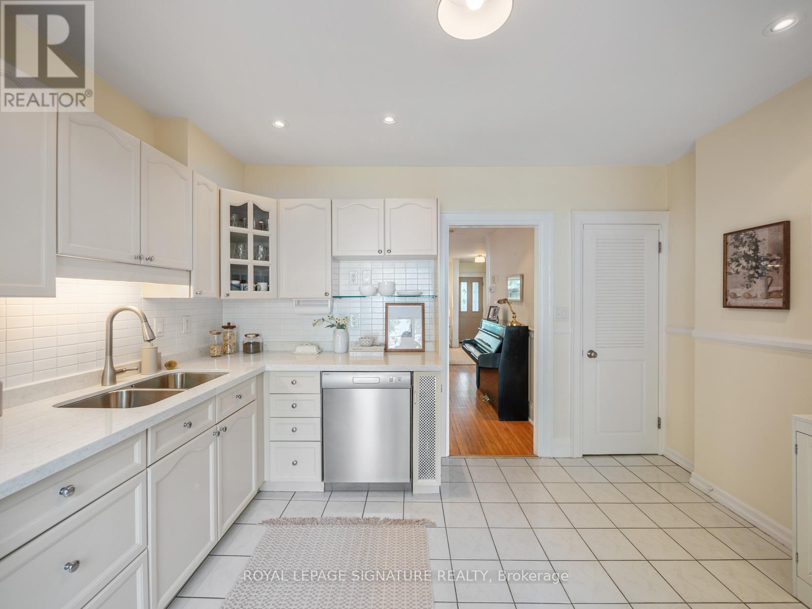 4 Kimbourne Avenue, Toronto, Ontario  M4J 4J2 - Photo 14 - E13512460
