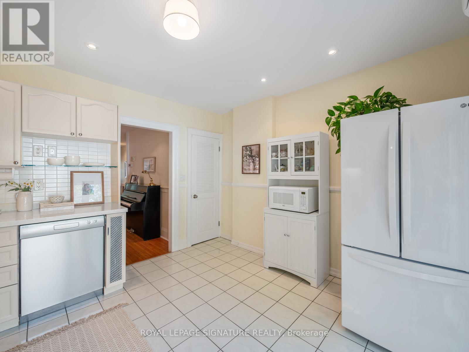 4 Kimbourne Avenue, Toronto, Ontario  M4J 4J2 - Photo 15 - E13512460