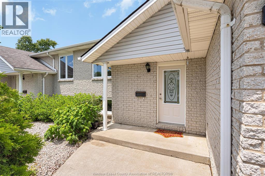714 Cabana Road East, Windsor, Ontario  N9G 1A4 - Photo 2 - 26015809