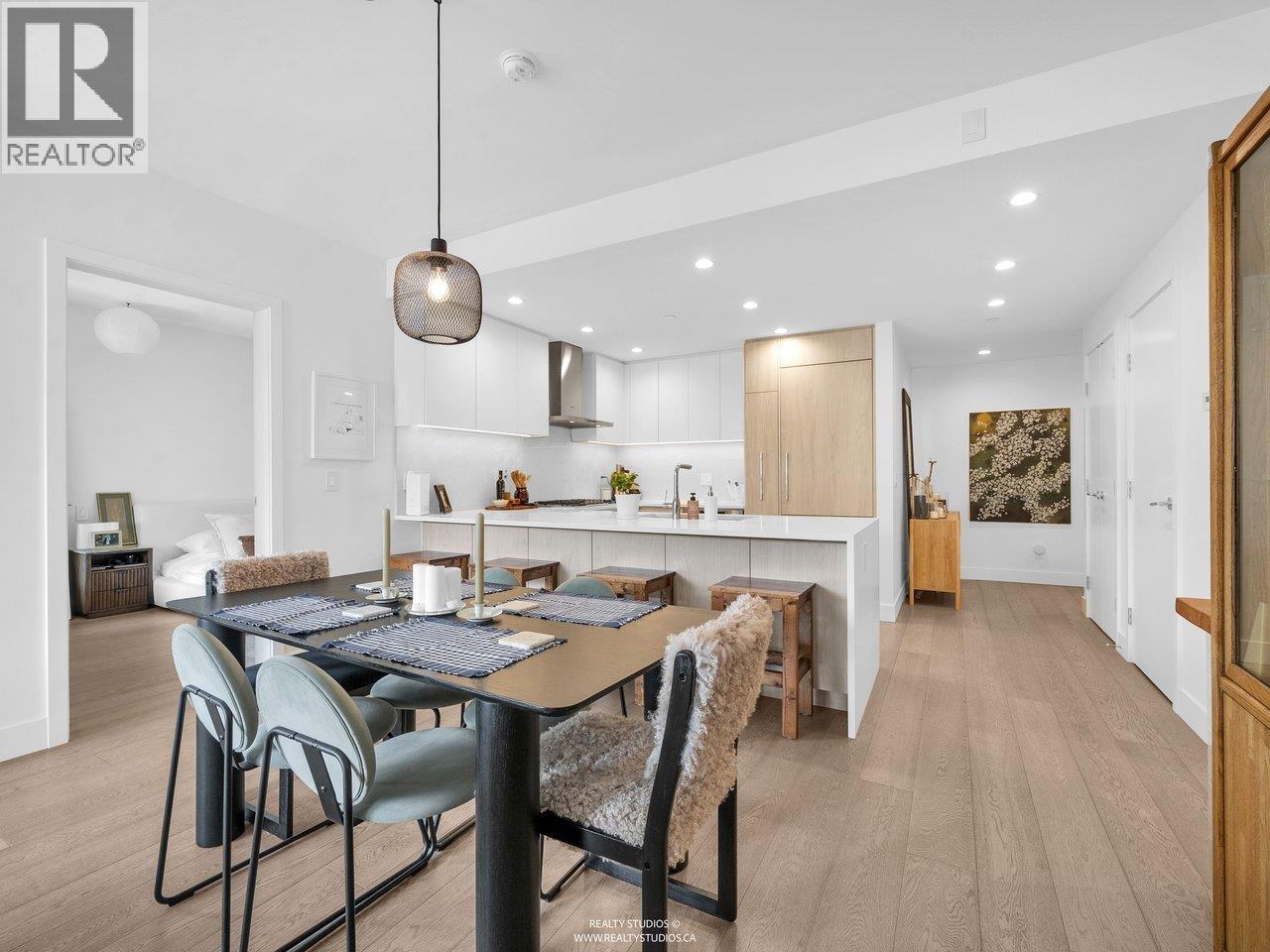 503 177 W 3RD STREET, North Vancouver, British Columbia