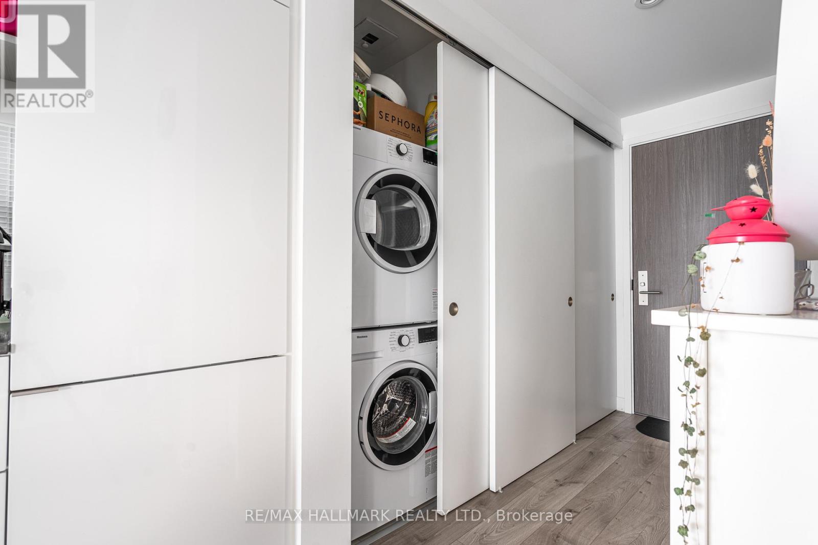 3908 - 161 Roehampton Avenue, Toronto, Ontario  M4P 0C8 - Photo 3 - C13513500