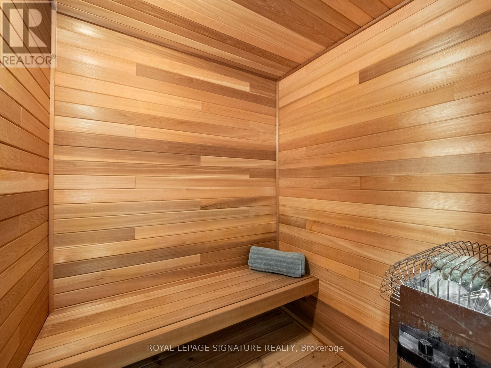 4 Kimbourne Avenue, Toronto, Ontario  M4J 4J2 - Photo 33 - E13512460
