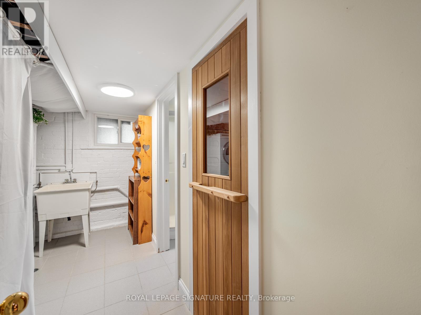 4 Kimbourne Avenue, Toronto, Ontario  M4J 4J2 - Photo 34 - E13512460