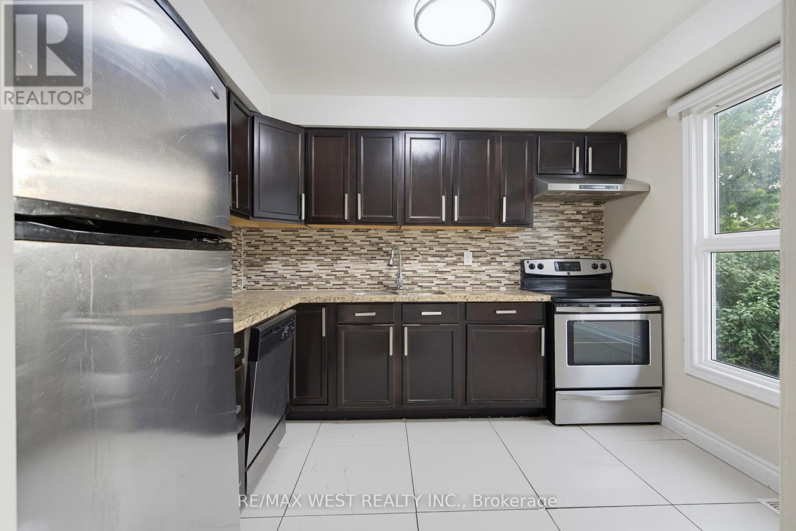 24 Primrose Crescent, Brampton, Ontario  L6Z 1E2 - Photo 11 - W13505026