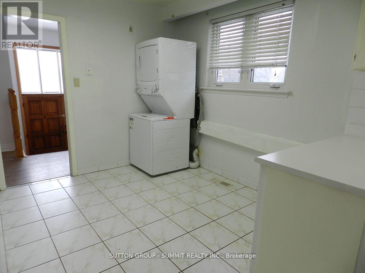UPPER - 3367 VERHOEVEN DRIVE