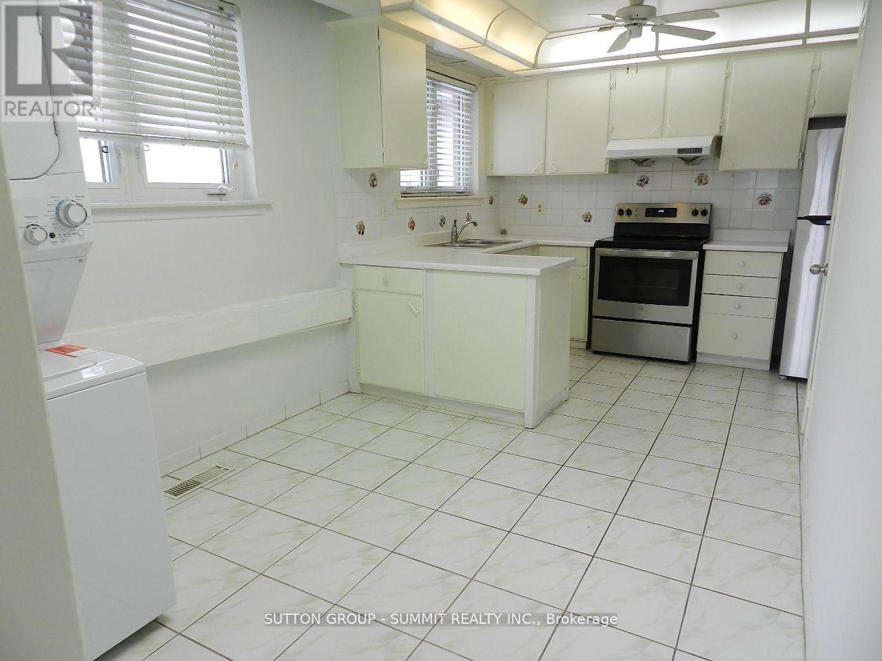 Upper - 3367 Verhoeven Drive, Mississauga, Ontario  L5C 2B3 - Photo 6 - W13513522