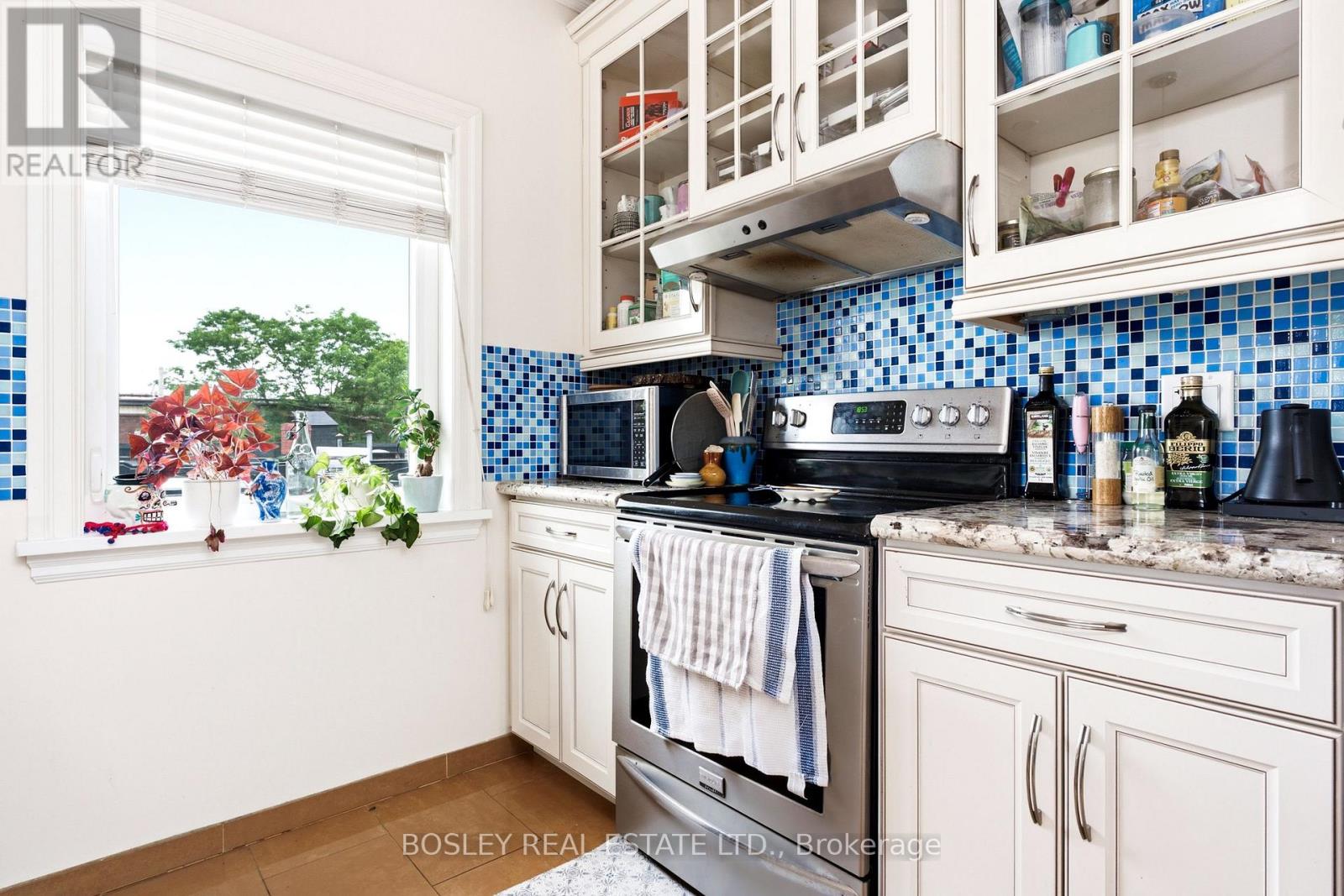 3 - 115 Roncesvalles Avenue, Toronto, Ontario  M6R 2K9 - Photo 11 - W13513560