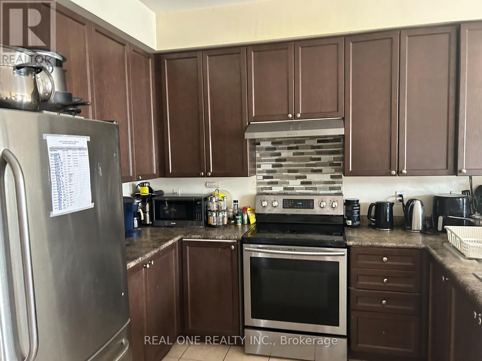 SECOND FLOOR ROOMS - 18 TROYER AVENUE