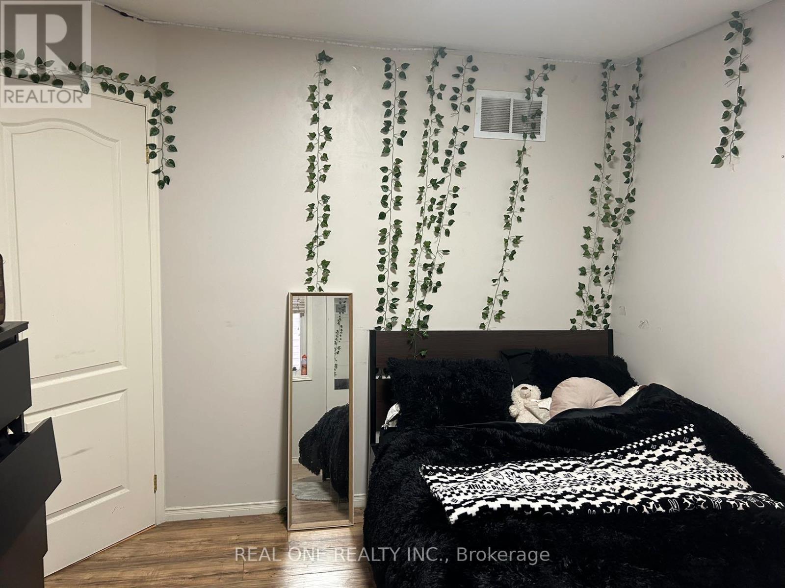 Second Floor Rooms - 18 Troyer Avenue, Toronto, Ontario  M3J 3S6 - Photo 6 - W13513564