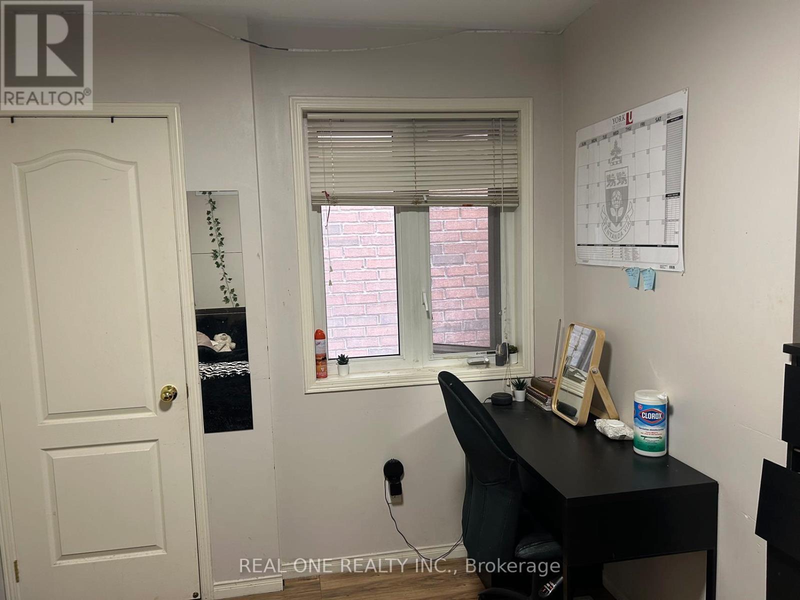 SECOND FLOOR ROOMS - 18 TROYER AVENUE