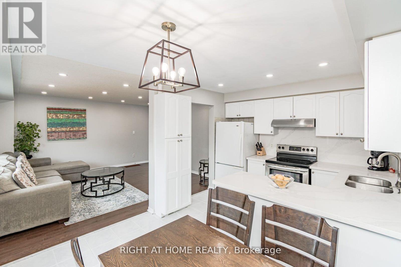 2084 White Dove Circle, Oakville, Ontario  L6M 3R6 - Photo 4 - W13513592