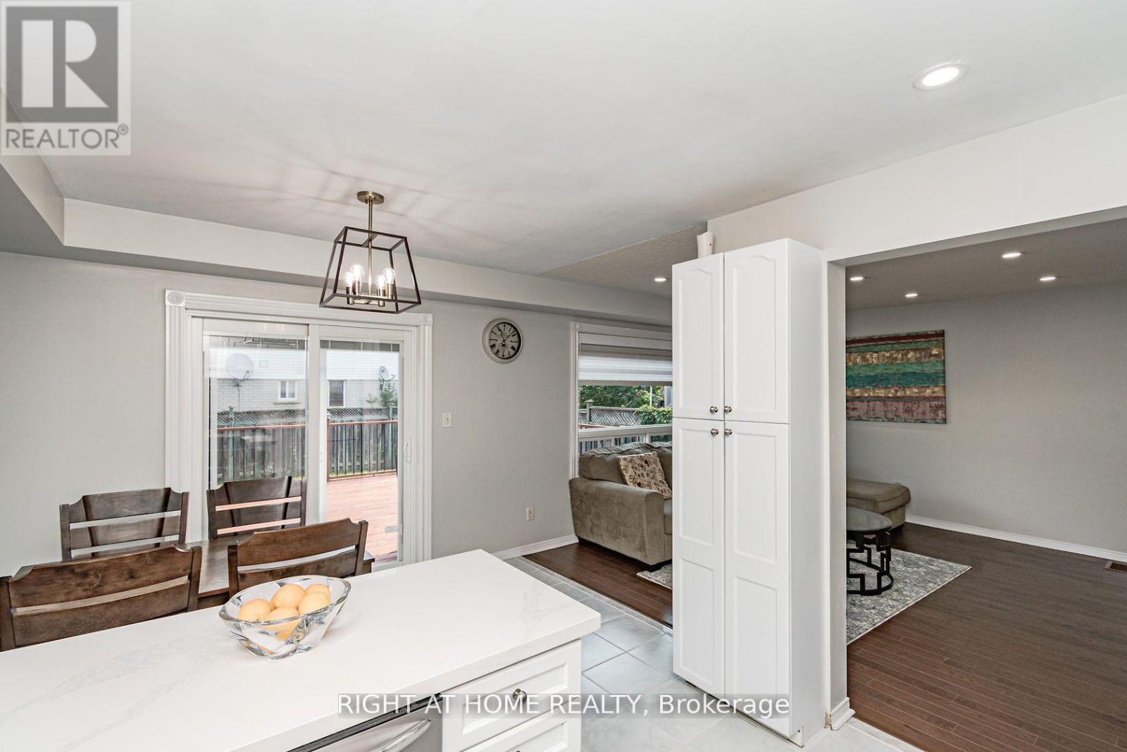 2084 White Dove Circle, Oakville, Ontario  L6M 3R6 - Photo 6 - W13513592